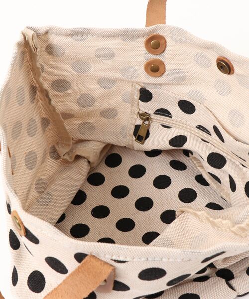 Fun & Daily（ファンアンドデイリー）の「F&D : ドットキャンバスハンドバッグ（ハンドバッグ・レディース・ブラック/ネイビー・FREE）」の6枚目の写真