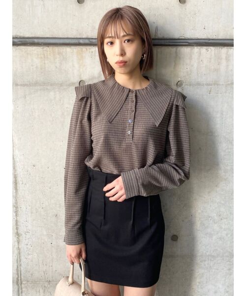 EMODA（エモダ）の「ビッグカラーロングトップ（シャツ/ブラウス・レディース・ホワイト/ブラック/ブラウン/マスタード・FREE）」の5枚目の写真