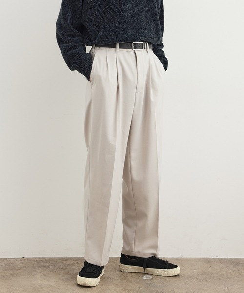 JUNRED（ジュンレッド）の「ワタ染めTR2タックワイドストレートパンツ（スラックス・メンズ・ブラック/オフホワイト/ブルー系その他4・S/M/L）」の2枚目の写真