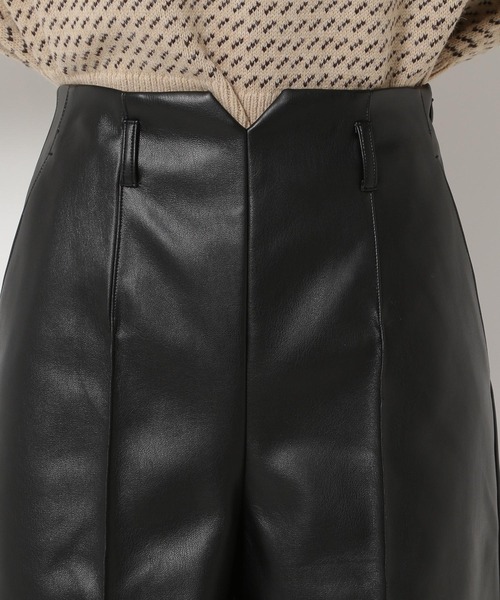 mysty woman(ミスティウーマン)の「フェイクレザーショートパンツ 261738(その他パンツ・レディース・ブラック/ベージュ/アイボリー・FREE)」の10枚目の写真