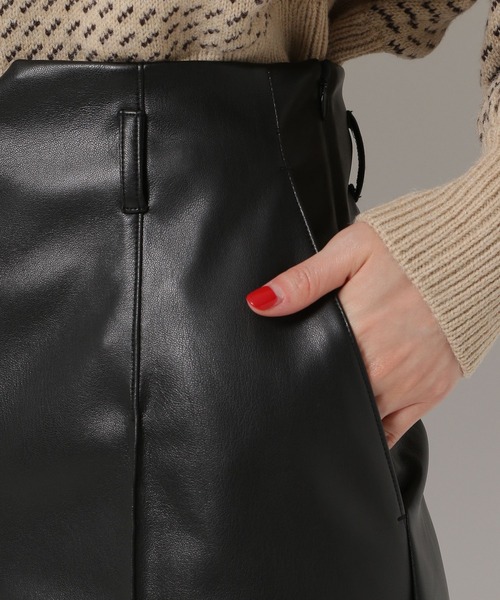 mysty woman(ミスティウーマン)の「フェイクレザーショートパンツ 261738(その他パンツ・レディース・ブラック/ベージュ/アイボリー・FREE)」の15枚目の写真