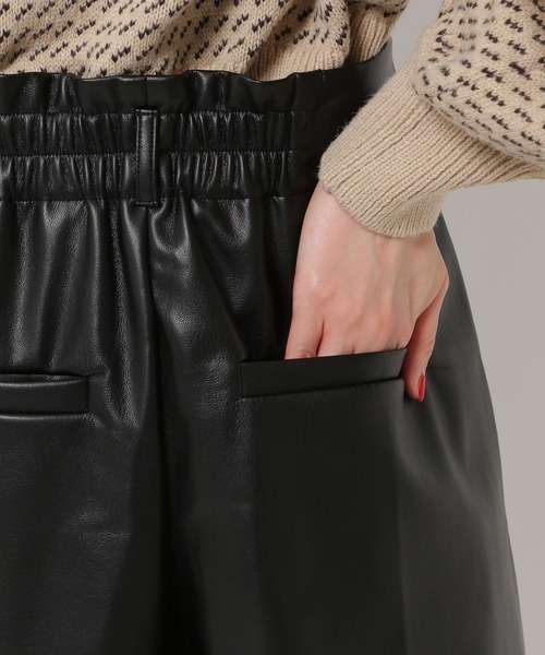 mysty woman(ミスティウーマン)の「フェイクレザーショートパンツ 261738(その他パンツ・レディース・ブラック/ベージュ/アイボリー・FREE)」の7枚目の写真