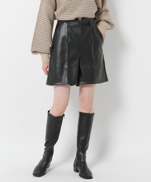 mysty woman(ミスティウーマン)の「フェイクレザーショートパンツ 261738(その他パンツ・レディース・ブラック/ベージュ/アイボリー・FREE)」の17枚目の写真