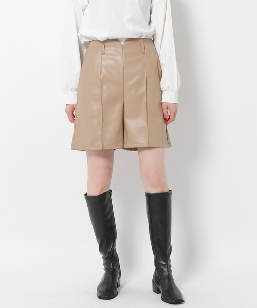 mysty woman(ミスティウーマン)の「フェイクレザーショートパンツ 261738(その他パンツ・レディース・ブラック/ベージュ/アイボリー・FREE)」の16枚目の写真