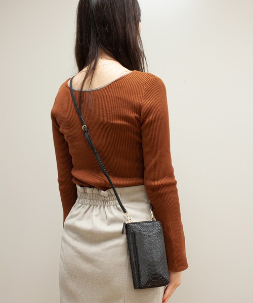 VEENA 1921（ヴィーナ）の「【VEENA 1921】スマホポーチ　お財布ポーチ　縦型　本革（ショルダーバッグ・レディース・ブラウン/パイソン/ブラック・FREE）」の14枚目の写真