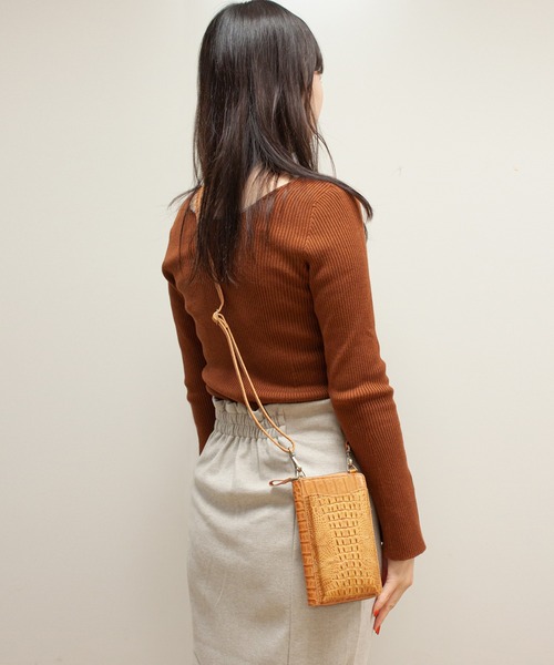 VEENA 1921（ヴィーナ）の「【VEENA 1921】スマホポーチ　お財布ポーチ　縦型　本革（ショルダーバッグ・レディース・ブラウン/パイソン/ブラック・FREE）」の16枚目の写真