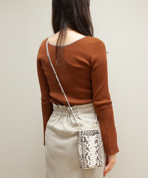 VEENA 1921（ヴィーナ）の「【VEENA 1921】スマホポーチ　お財布ポーチ　縦型　本革（ショルダーバッグ・レディース・ブラウン/パイソン/ブラック・FREE）」の18枚目の写真