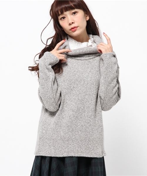 mystic（ミスティック）の「フリルオフタートル（ニット/セーター・レディース・グレー/ベージュ/チャコールグレー/ライトグレー・ﾌﾘ-）」の2枚目の写真