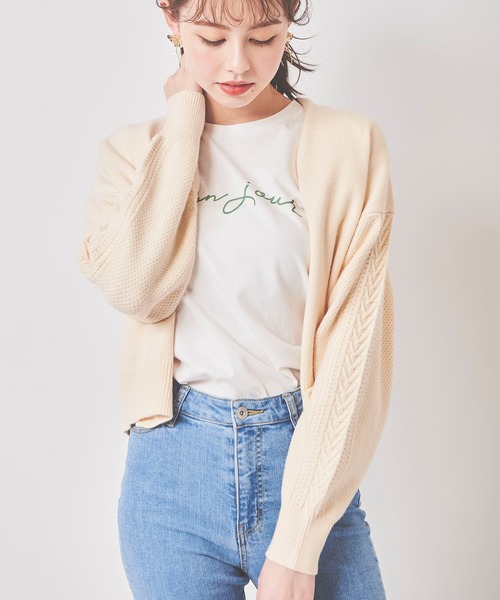 31 Sons de mode（トランテアン　ソン　ドゥ　モード）の「袖ケーブル切替カーディガン（カーディガン/ボレロ・レディース・オフホワイト/サックスブルー/ピンク・36）」の2枚目の写真