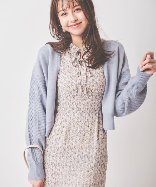 31 Sons de mode（トランテアン　ソン　ドゥ　モード）の「袖ケーブル切替カーディガン（カーディガン/ボレロ・レディース・オフホワイト/サックスブルー/ピンク・36）」の3枚目の写真