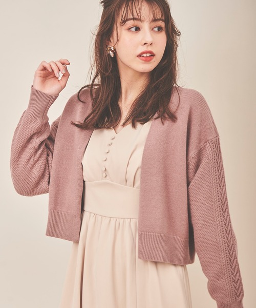 31 Sons de mode（トランテアン　ソン　ドゥ　モード）の「袖ケーブル切替カーディガン（カーディガン/ボレロ・レディース・オフホワイト/サックスブルー/ピンク・36）」の6枚目の写真