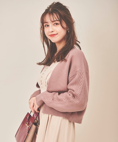 31 Sons de mode（トランテアン　ソン　ドゥ　モード）の「袖ケーブル切替カーディガン（カーディガン/ボレロ・レディース・オフホワイト/サックスブルー/ピンク・36）」の5枚目の写真