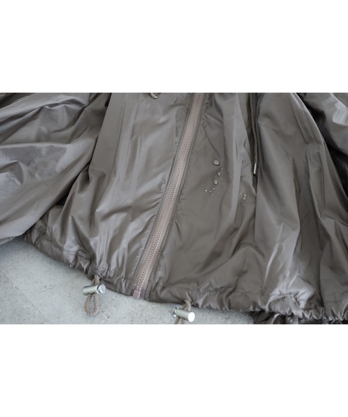 AMERICAN HOLIC（アメリカンホリック）の「【撥水加工】ポケッタブルナイロンパーカー（ナイロンジャケット・レディース・モカ/ネイビー・M/L）」の11枚目の写真