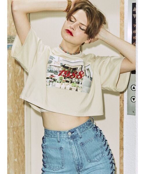 jouetie(ジュエティ)の「1988クロップド Tシャツ(Tシャツ/カットソー・レディース・ブラック/レッド/アイボリー・MEDIUM)」の2枚目の写真