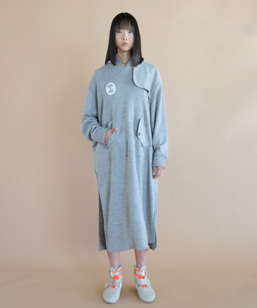 BEDSIDEDRAMA(ベットサイドドラマ)の「bedsidedrama/ベッドサイドドラマ/Trench parka one-pice(ワンピース・レディース・ブラック/グレー・1/2)」の1枚目の写真