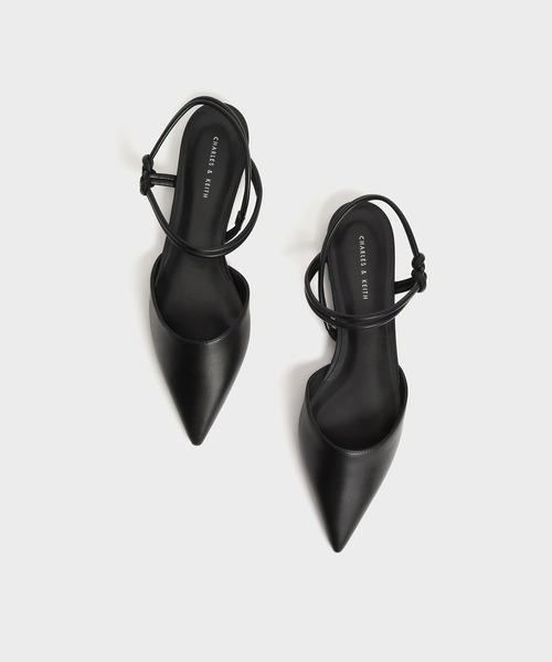 CHARLES & KEITH(チャールズ & キース)の「ノットアンクルストラップ バレリーナフラット / Knotted Ankle-Strap Ballerina Flats(バレエシューズ・レディース・オフホワイト/ブラック・23cm/25.5cm/22.5cm/23.5cm/25cm/24.5cm)」の8枚目の写真