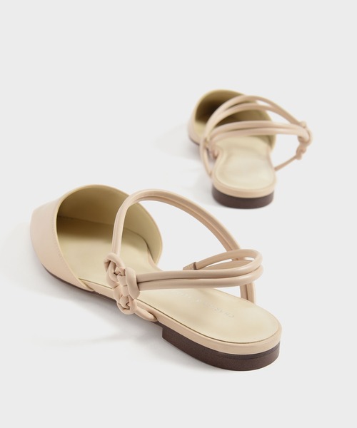 CHARLES & KEITH(チャールズ & キース)の「ノットアンクルストラップ バレリーナフラット / Knotted Ankle-Strap Ballerina Flats(バレエシューズ・レディース・オフホワイト/ブラック・23cm/25.5cm/22.5cm/23.5cm/25cm/24.5cm)」の4枚目の写真