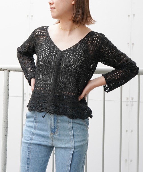 VENCEEXCHANGE（ヴァンスエクスチェンジ）の「クロシェ編みフロントシャーリングプルオーバー（ニット/セーター・レディース・ダークブルー/ブラック/ホワイト/グリーン/ピンク・M）」の3枚目の写真