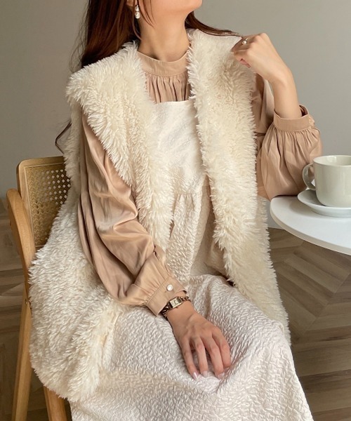 WEGO（ウィゴー）の「WEGO/ボリュームファーベスト（ベスト・レディース・ライトグレー/アイボリー/ライトブラウン/ブラック・FREE）」の17枚目の写真