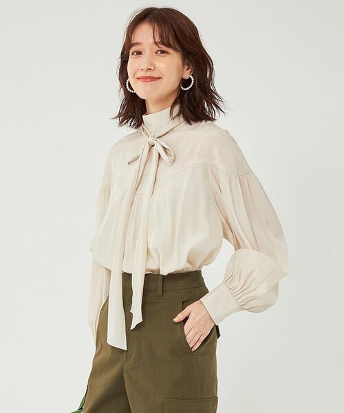 green label relaxing(グリーンレーベルリラクシング)の「ボウタイ付き スタンドネック ブラウス(シャツ/ブラウス・レディース・ネイビー/オフホワイト/ケリー・FREE)」の9枚目の写真