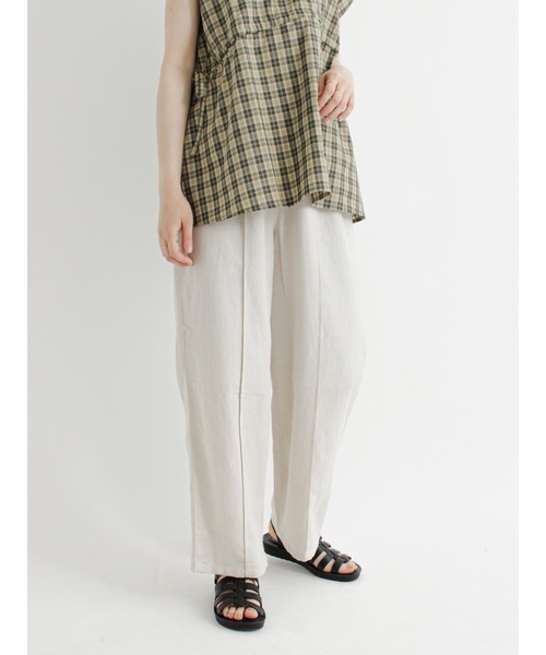 Samansa Mos2 blue（サマンサモスモスブルー）の「ピンタックイージーパンツ（その他パンツ・レディース・グレー/イエロー/ライトベージュ/チャコール・ﾌﾘ-）」の3枚目の写真