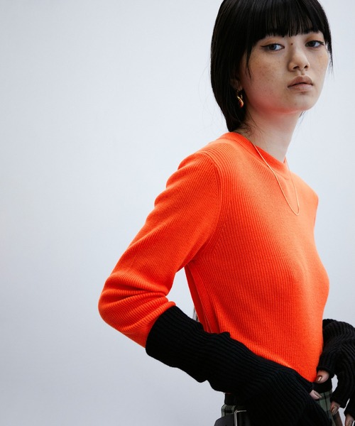 ADAM ET ROPE'（アダムエロペ）の「アンチピリングリブクルーネックプルオーバー（ニット/セーター・レディース・ホワイト/ブラック/レッド/サックスブルー/ピンク/イエロー・FREE）」の6枚目の写真