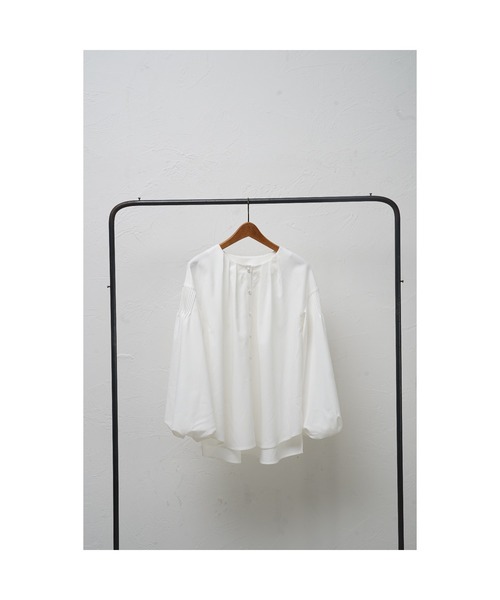 KOH.style（コースタイル）の「パールボタンタックブラウス（シャツ/ブラウス・レディース・オフホワイト/ブラック・FREE）」の15枚目の写真