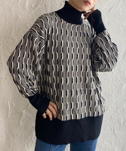 She's Closet(シーズクローゼット)の「バイカラーウェーブストライプハイネックニットプルオーバー(ニット/セーター・レディース・アイボリー/ブラック/モカ・FREE)」の2枚目の写真