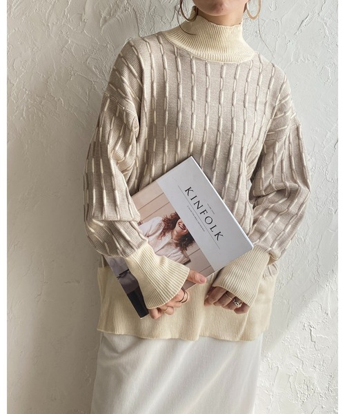 She's Closet(シーズクローゼット)の「バイカラーウェーブストライプハイネックニットプルオーバー(ニット/セーター・レディース・アイボリー/ブラック/モカ・FREE)」の4枚目の写真