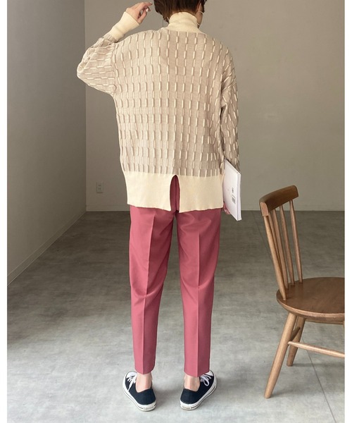 She's Closet(シーズクローゼット)の「バイカラーウェーブストライプハイネックニットプルオーバー(ニット/セーター・レディース・アイボリー/ブラック/モカ・FREE)」の10枚目の写真