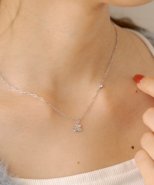 OLIVE des OLIVE（オリーブデオリーブ）の「バタフライネックレス（ネックレス・レディース・ゴールド/シルバー・FREE）」の2枚目の写真