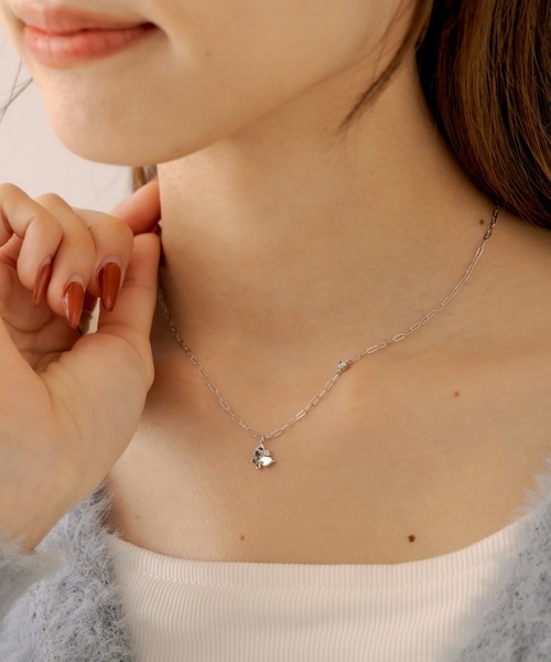 OLIVE des OLIVE（オリーブデオリーブ）の「バタフライネックレス（ネックレス・レディース・ゴールド/シルバー・FREE）」の5枚目の写真