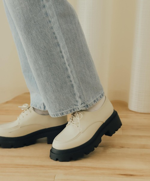 SENSE OF PLACE by URBAN RESEARCH（センスオブプレイスバイアーバンリサーチ）の「レースアップボリュームソールシューズ（ドレスシューズ・レディース・アイボリー/ブラック・SMALL/MEDIUM/LARGE）」の3枚目の写真