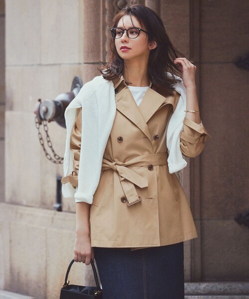 23区（ニジュウサンク）の「コットンポリエステルギャバジン トレンチコート（トレンチコート・レディース・ベージュ系/黄土色系/ネイビー系・36/38/40/42）」の2枚目の写真