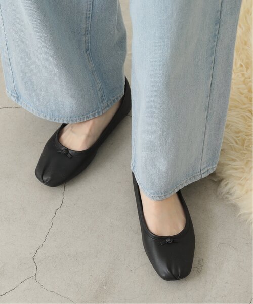 RAY CASSIN(レイカズン)の「M/L パイピングフラットシューズ(バレエシューズ・レディース・シルバー/ブラック/ベージュ・MEDIUM/LARGE)」の4枚目の写真