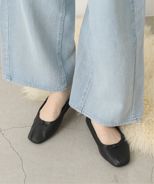 RAY CASSIN(レイカズン)の「M/L パイピングフラットシューズ(バレエシューズ・レディース・シルバー/ブラック/ベージュ・MEDIUM/LARGE)」の5枚目の写真