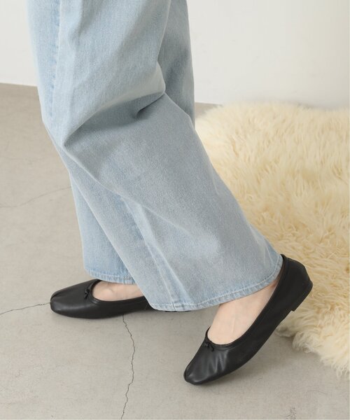 RAY CASSIN(レイカズン)の「M/L パイピングフラットシューズ(バレエシューズ・レディース・シルバー/ブラック/ベージュ・MEDIUM/LARGE)」の6枚目の写真