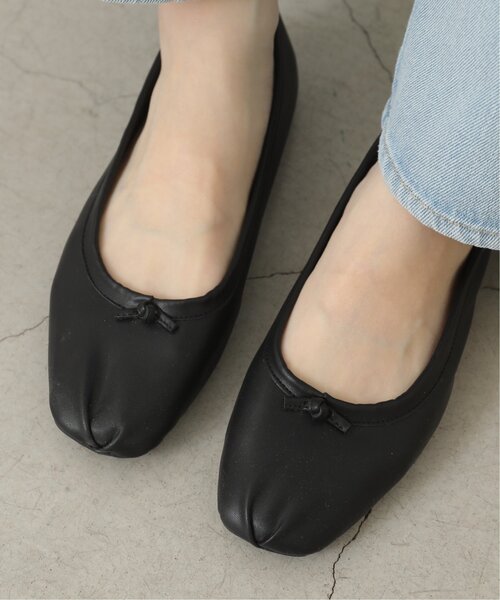 RAY CASSIN(レイカズン)の「M/L パイピングフラットシューズ(バレエシューズ・レディース・シルバー/ブラック/ベージュ・MEDIUM/LARGE)」の7枚目の写真