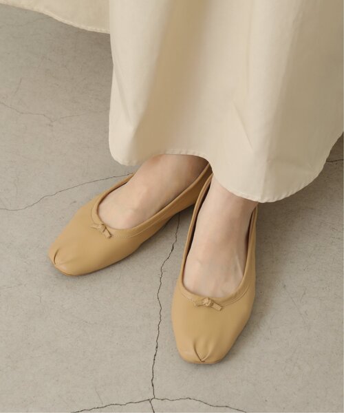 RAY CASSIN(レイカズン)の「M/L パイピングフラットシューズ(バレエシューズ・レディース・シルバー/ブラック/ベージュ・MEDIUM/LARGE)」の12枚目の写真