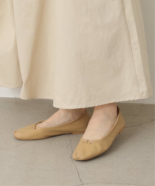 RAY CASSIN(レイカズン)の「M/L パイピングフラットシューズ(バレエシューズ・レディース・シルバー/ブラック/ベージュ・MEDIUM/LARGE)」の13枚目の写真