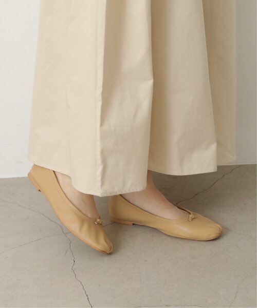 RAY CASSIN(レイカズン)の「M/L パイピングフラットシューズ(バレエシューズ・レディース・シルバー/ブラック/ベージュ・MEDIUM/LARGE)」の14枚目の写真