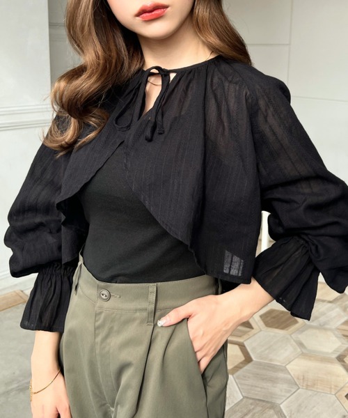 moment+(モーメントプラス)の「【累計販売枚数2万枚突破!】ドビーストライプ2WAYスリーブ クロップド丈ショートカーデブラウス(カーディガン/ボレロ・レディース・ナチュラル/アイボリー/ブラック・M/L)」の4枚目の写真