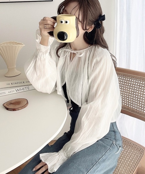 moment+(モーメントプラス)の「【累計販売枚数2万枚突破!】ドビーストライプ2WAYスリーブ クロップド丈ショートカーデブラウス(カーディガン/ボレロ・レディース・ナチュラル/アイボリー/ブラック・M/L)」の20枚目の写真