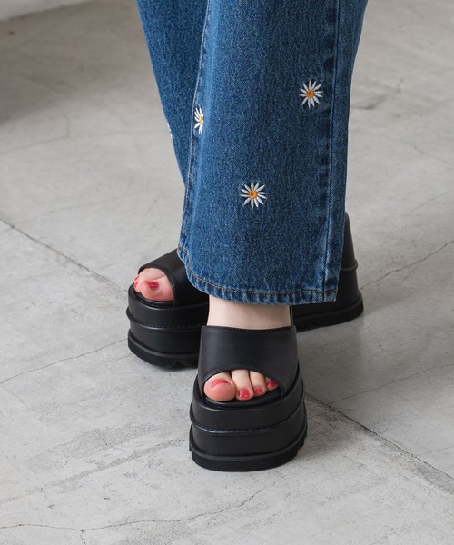 WEGO（ウィゴー）の「WEGO/ウェーブボリュームサンダル（サンダル・レディース・ブラック・MEDIUM/LARGE）」の2枚目の写真