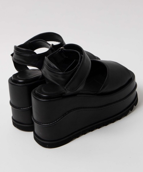 WEGO（ウィゴー）の「WEGO/ウェーブボリュームサンダル（サンダル・レディース・ブラック・MEDIUM/LARGE）」の4枚目の写真