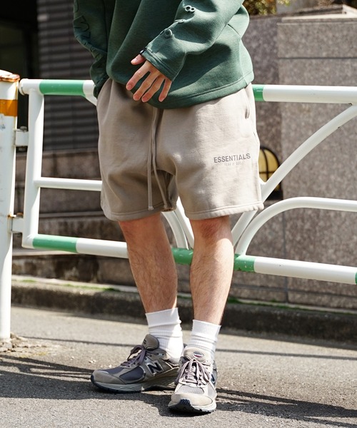 FOG エッセンシャルズ スウェットショーツ オリーブ S セール】FOG ESSENTIALS/エッセンシャルズ RUBBER TAG SWEAT