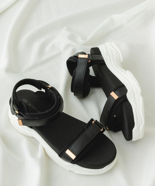 RODE SKO（ロデスコ）の「ボリュームソールベルトサンダル（サンダル・レディース・ブラック/アニマル・36/37/38）」の2枚目の写真