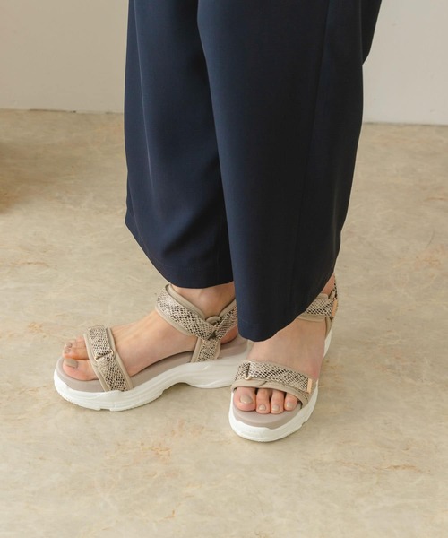 RODE SKO（ロデスコ）の「ボリュームソールベルトサンダル（サンダル・レディース・ブラック/アニマル・36/37/38）」の19枚目の写真