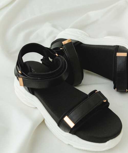 RODE SKO（ロデスコ）の「ボリュームソールベルトサンダル（サンダル・レディース・ブラック/アニマル・36/37/38）」の7枚目の写真