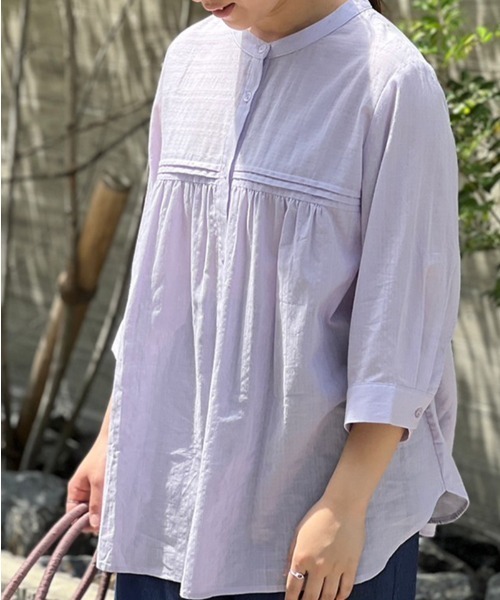 MB mint breeze（エムビーミントブリーズ）の「【L～5L 大きいサイズ】タック 切替 バンドカラー シャツ（シャツ/ブラウス・レディース・ネイビー/ラベンダー/ライトグリーン・LL/3L/4L/5L）」の3枚目の写真
